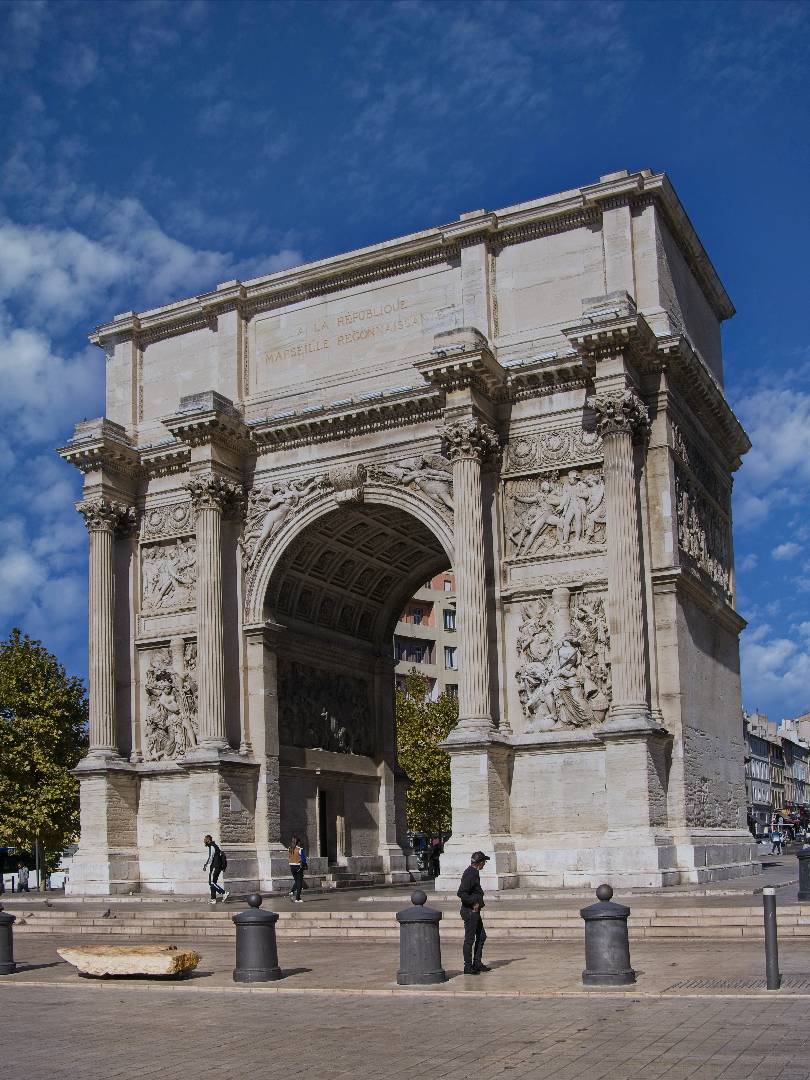France-Arch-1080h70 image